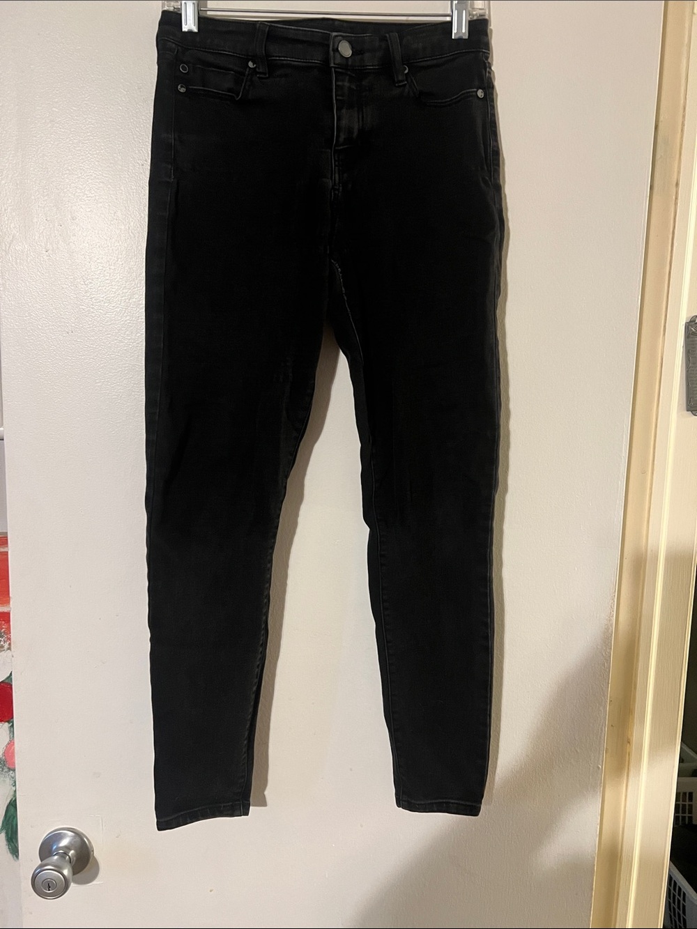 Liverpool the skinny black rinse 5 pocket jeans. Very stretchy